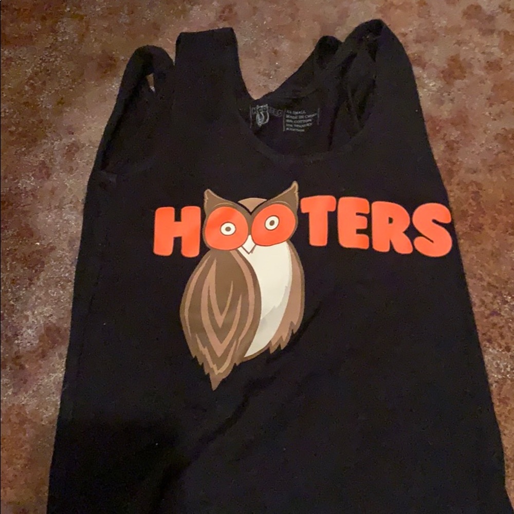 Hooters top
